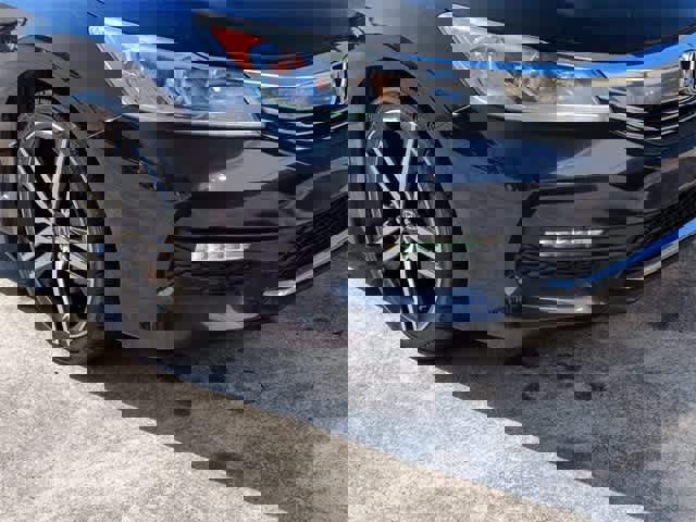 Used 2017 Honda Accord Sport image 11