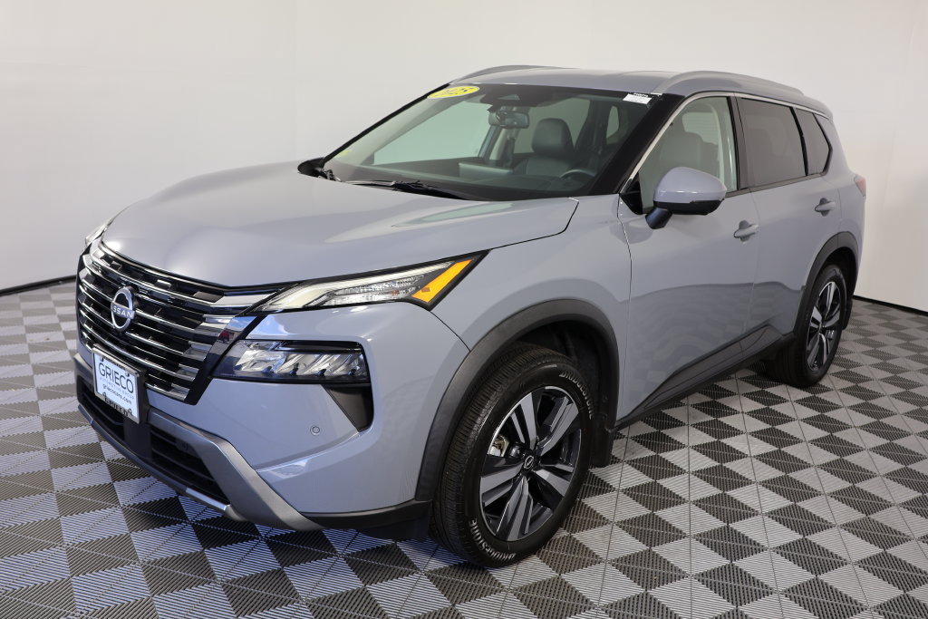 Used 2025 Nissan Rogue SL FWD image 4