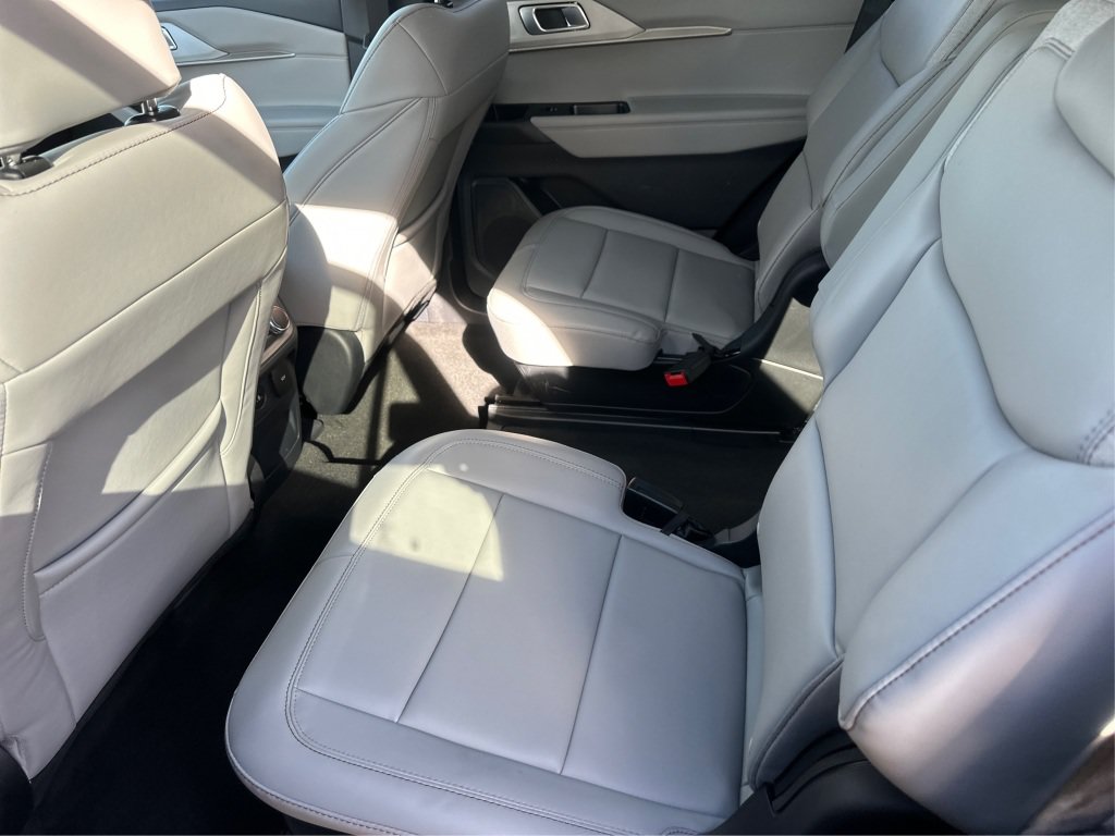 Used 2026 Ford Explorer Active w/ Active Comfort Package AWD/4WD image 12