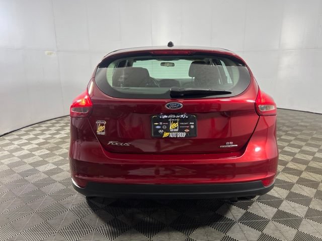 Used 2016 Ford Focus SE w/ SE Power Seat Package FWD image 5