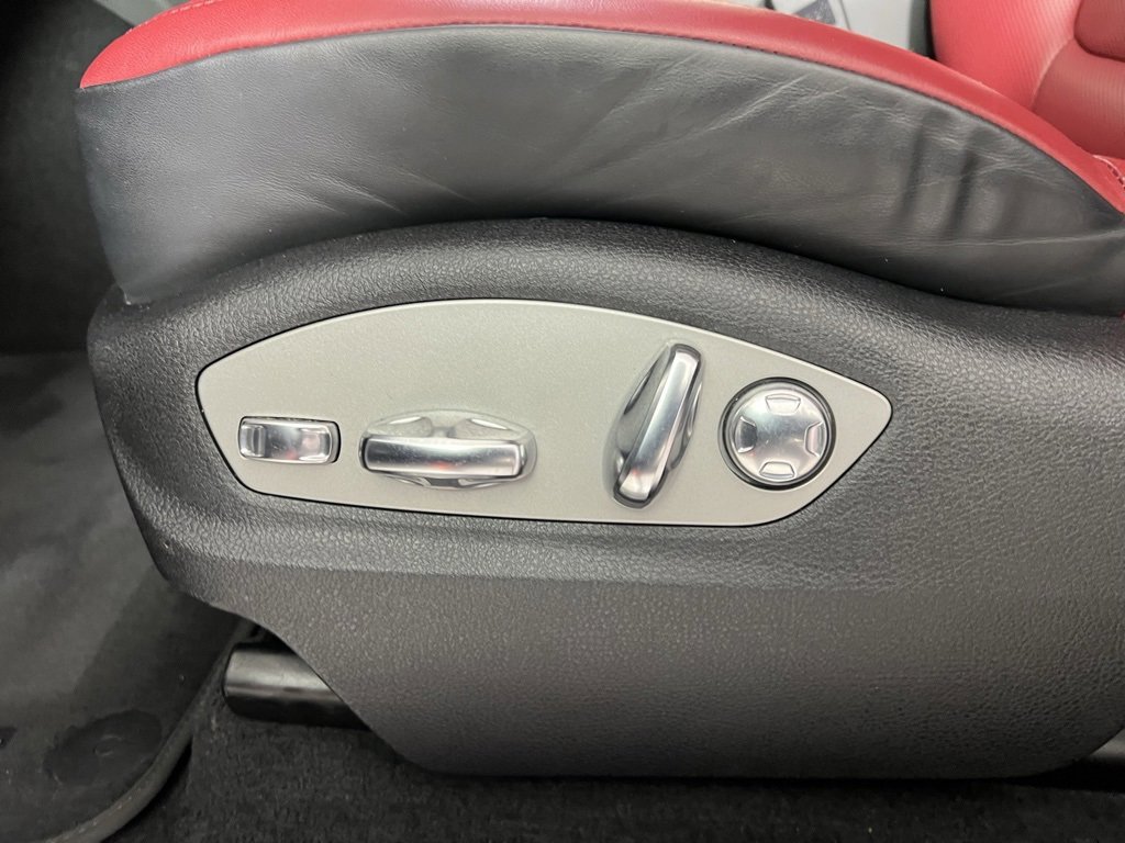 Certified 2023 Porsche Macan S image 30