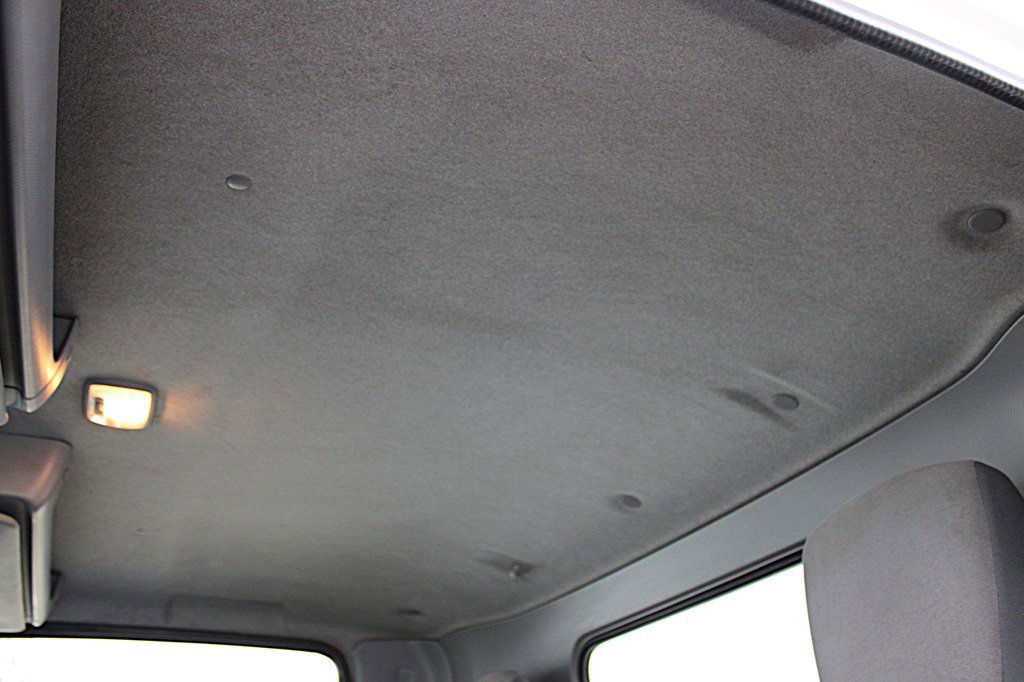 Used 2019 Isuzu NPR image 17