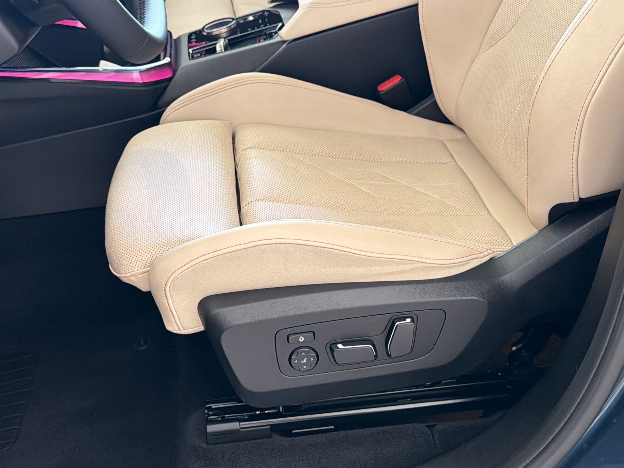 Used 2025 BMW X3 xDrive30i w/ Convenience Package image 14