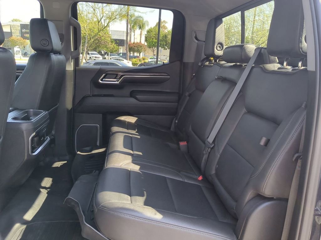 Used 2023 Chevrolet Silverado 1500 LTZ w/ LTZ Convenience Package II AWD/4WD image 28