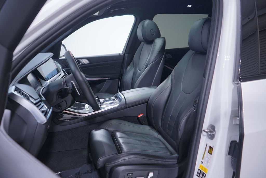 Used 2022 BMW X7 xDrive40i w/ M Sport Package image 7