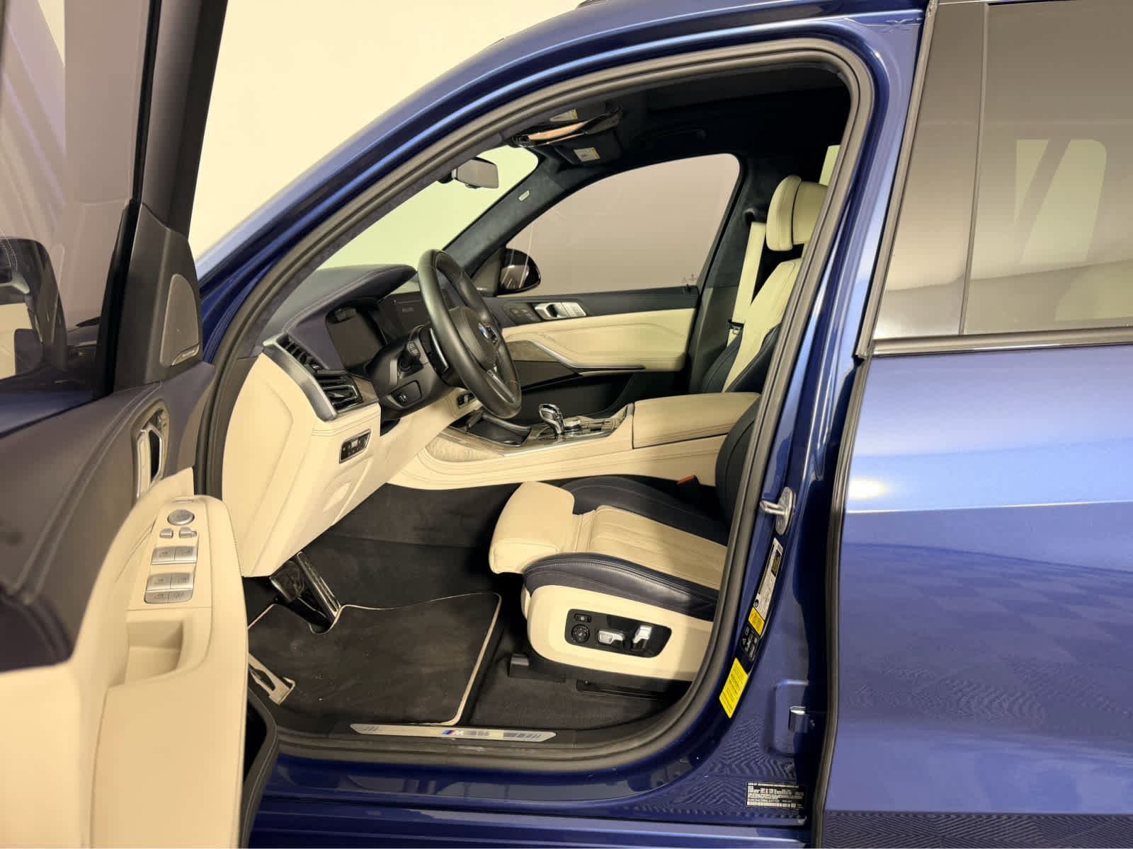 Used 2019 BMW X7 xDrive50i w/ M Sport Package image 10