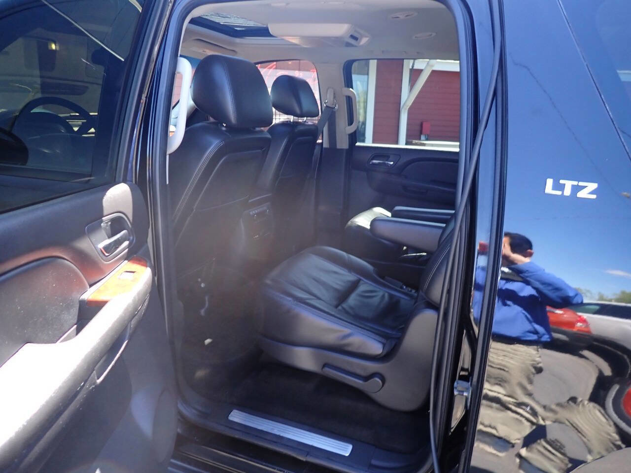 Used 2011 Chevrolet Suburban LTZ AWD/4WD image 8