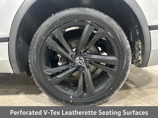 Certified 2023 Volkswagen Tiguan SE R-Line image 22
