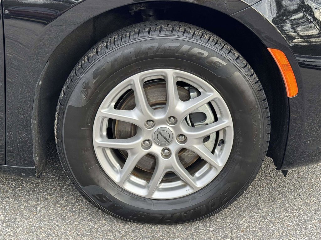 Used 2024 Chrysler Pacifica Touring-L image 27