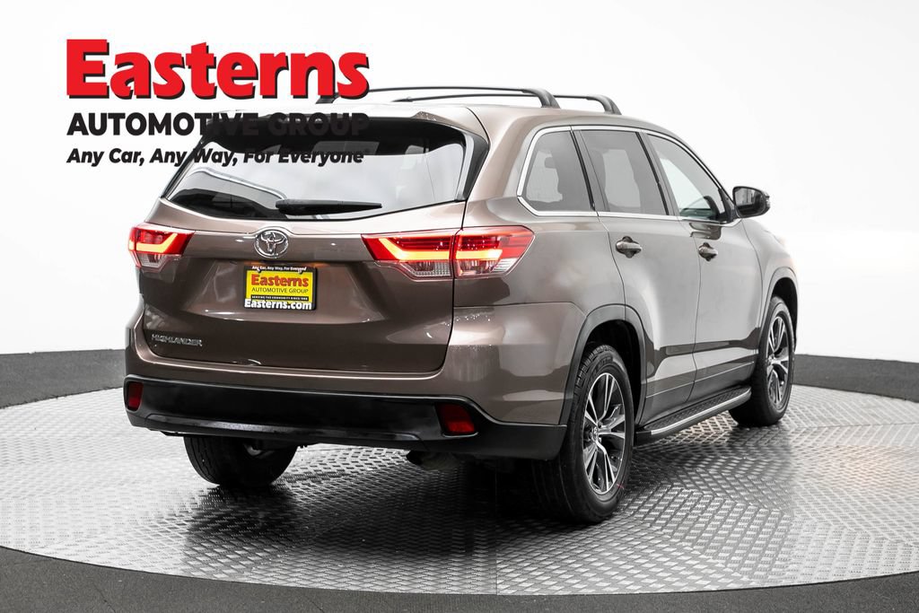 Used 2019 Toyota Highlander LE FWD image 5