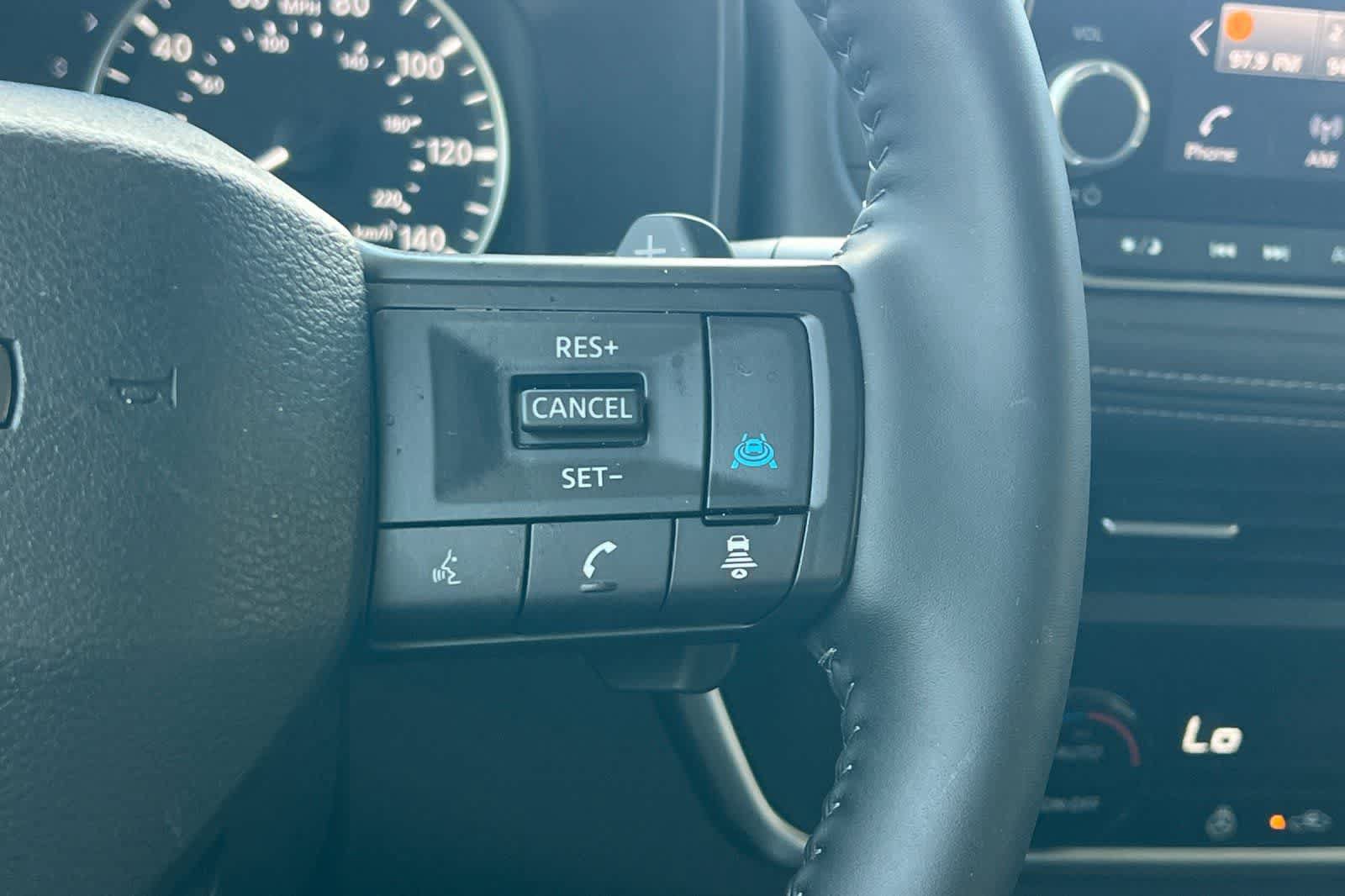 Used 2025 Nissan Rogue SV w/ SV Premium Package FWD image 30