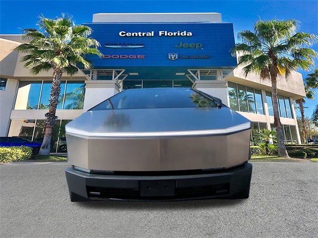 Used 2024 Tesla Cybertruck AWD Crew Cab image 3