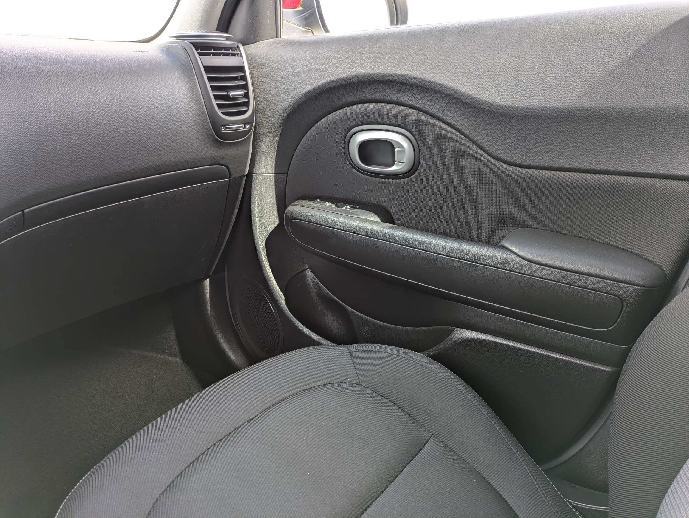 Used 2017 Kia Soul + w/ Designer's Package FWD image 19