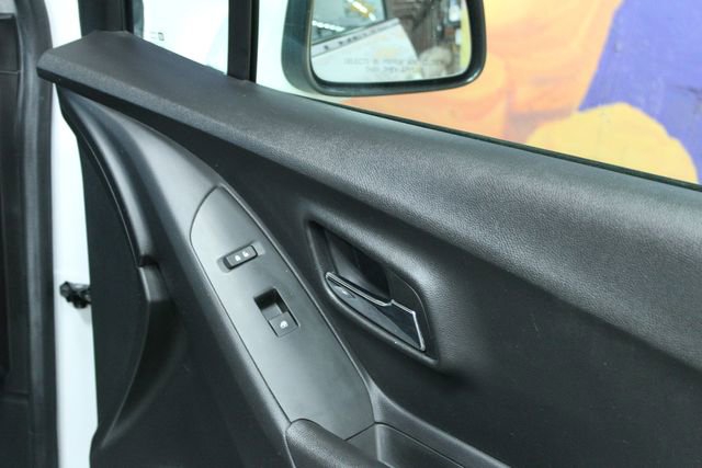 Used 2018 Chevrolet Trax LT w/ LT Convenience Package AWD/4WD image 9