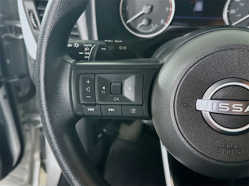 Used 2024 Nissan Rogue SV image 25