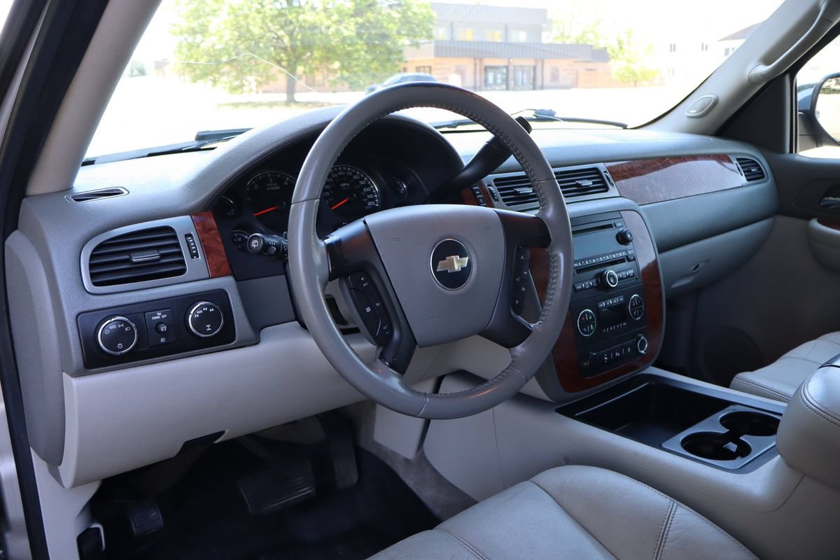 Used 2008 Chevrolet Suburban LT w/ LT Preferred Equipment Group AWD/4WD image 15