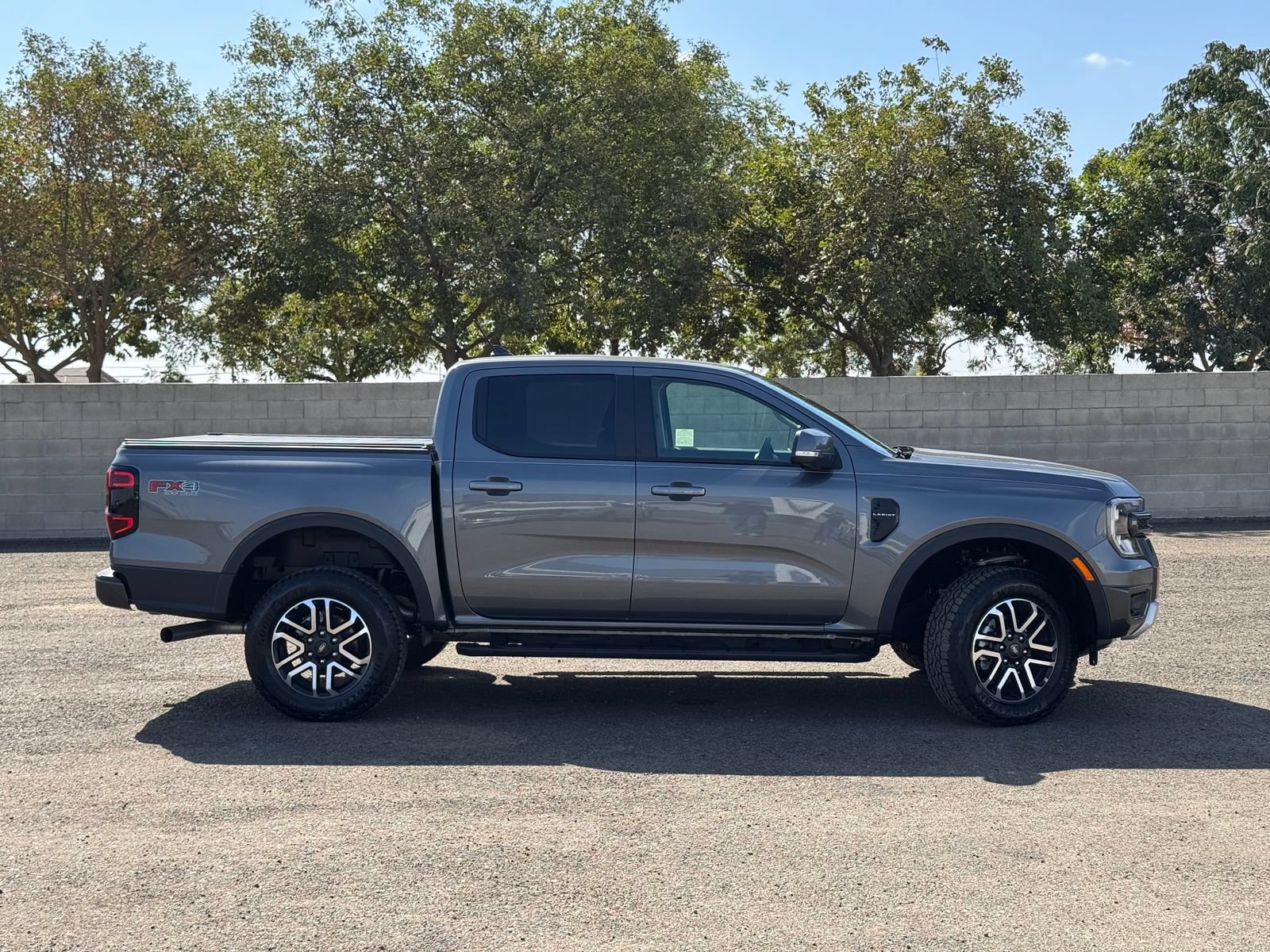 Used 2025 Ford Ranger Lariat w/ FX4 Off-Road Package AWD/4WD video 2