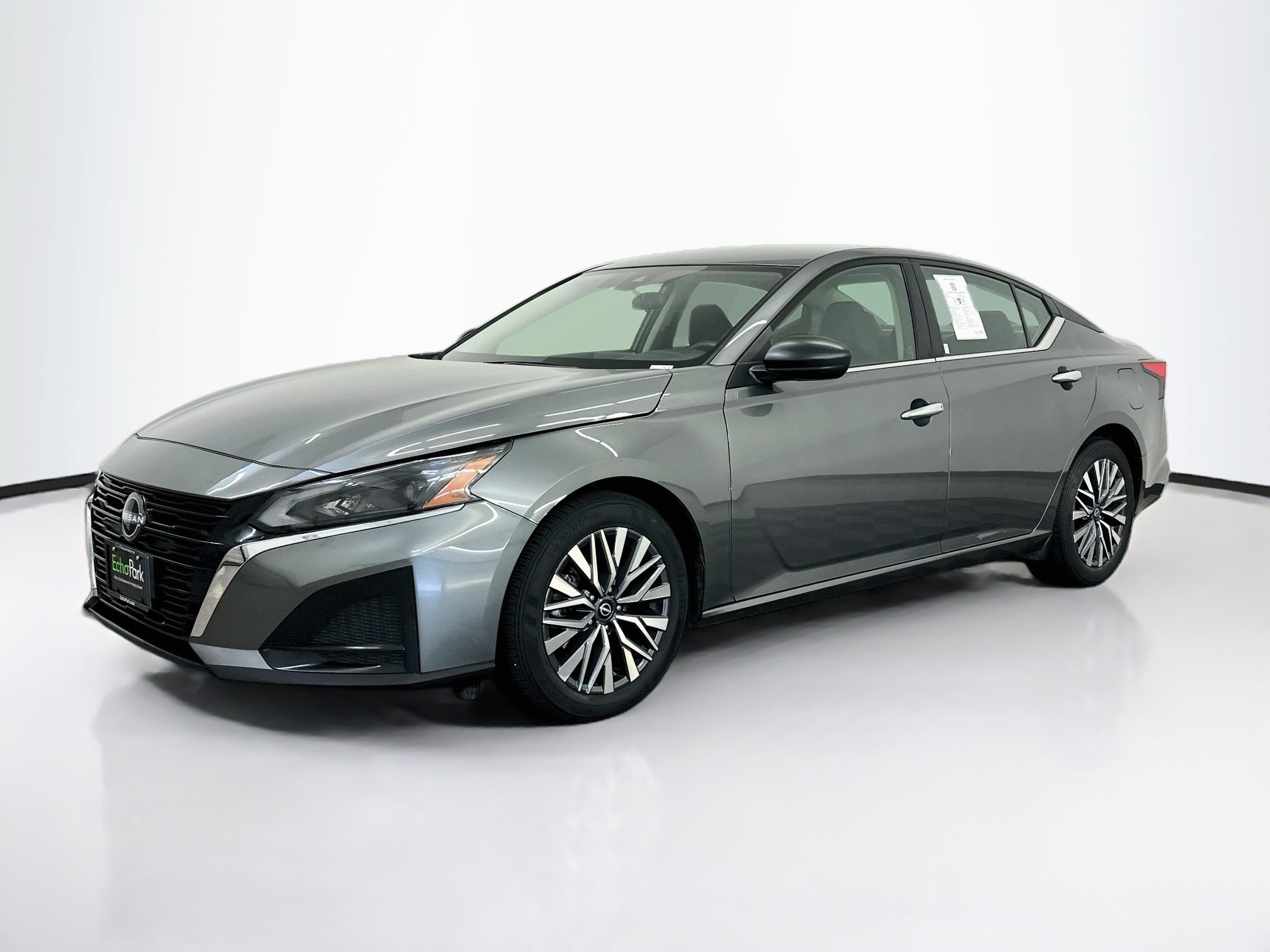 Used 2025 Nissan Altima 2.5 SV FWD image 3