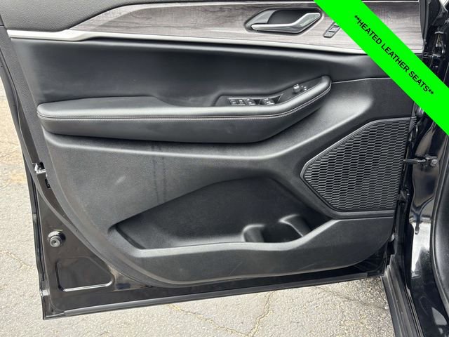 Used 2023 Jeep Grand Cherokee Limited w/ Black Appearance Package AWD/4WD image 9