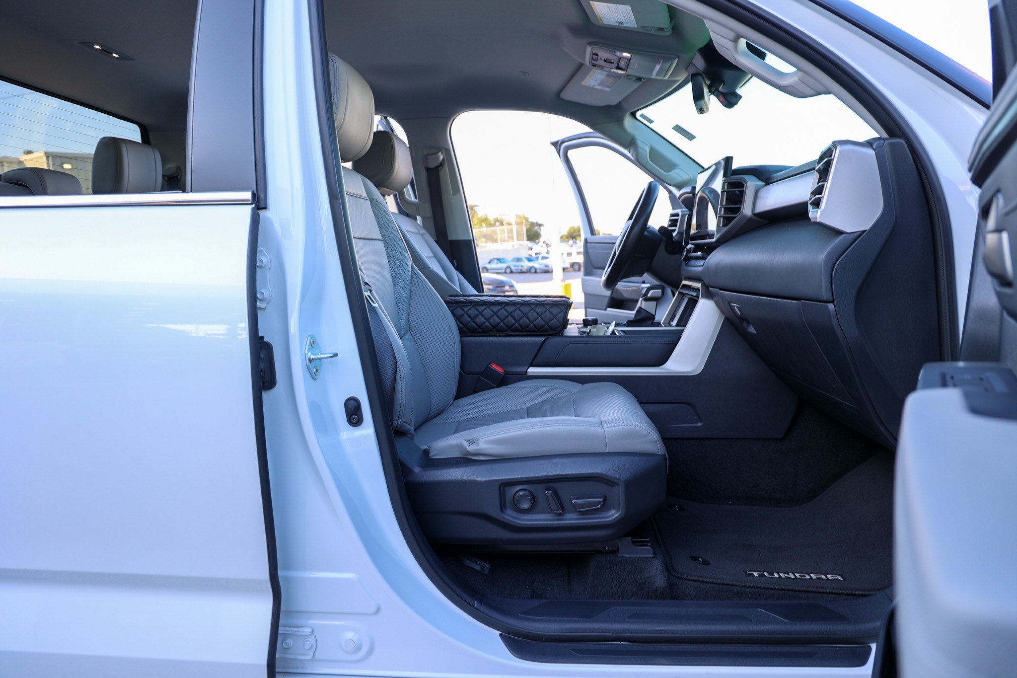 Used 2024 Toyota Tundra Limited w/ Power Package AWD/4WD image 44