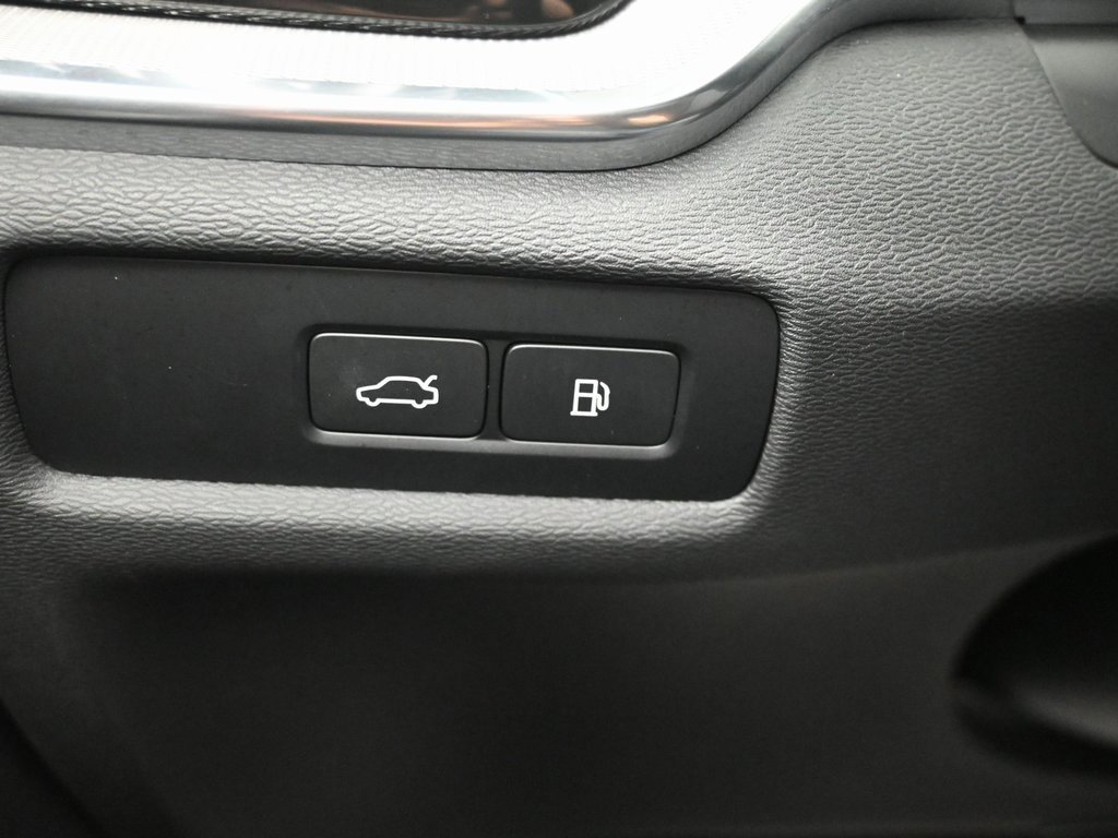 Used 2024 Volvo S60 T8 Ultimate w/ Climate Package image 25