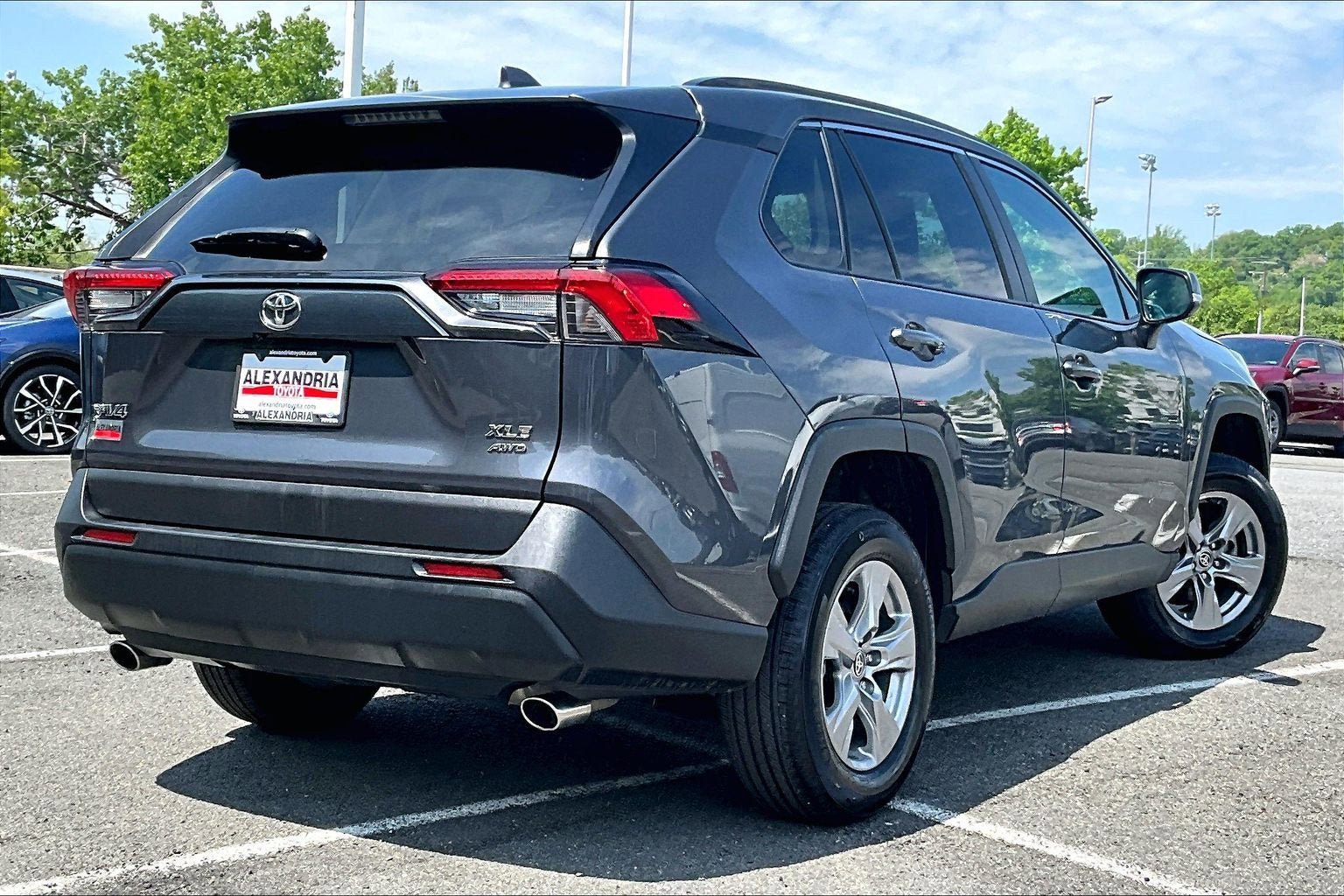 Used 2025 Toyota RAV4 XLE AWD/4WD image 12