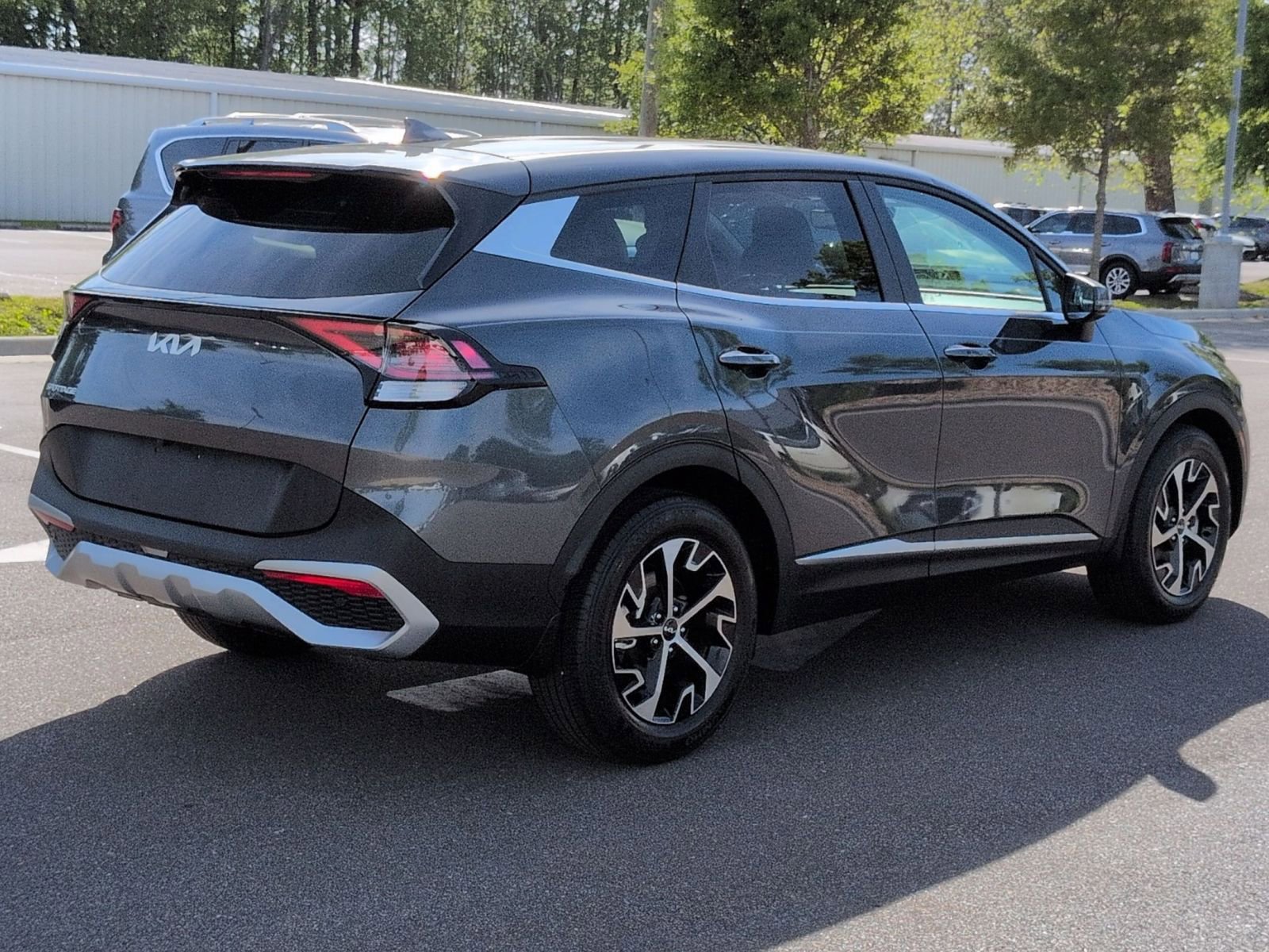 Used 2024 Kia Sportage EX image 3