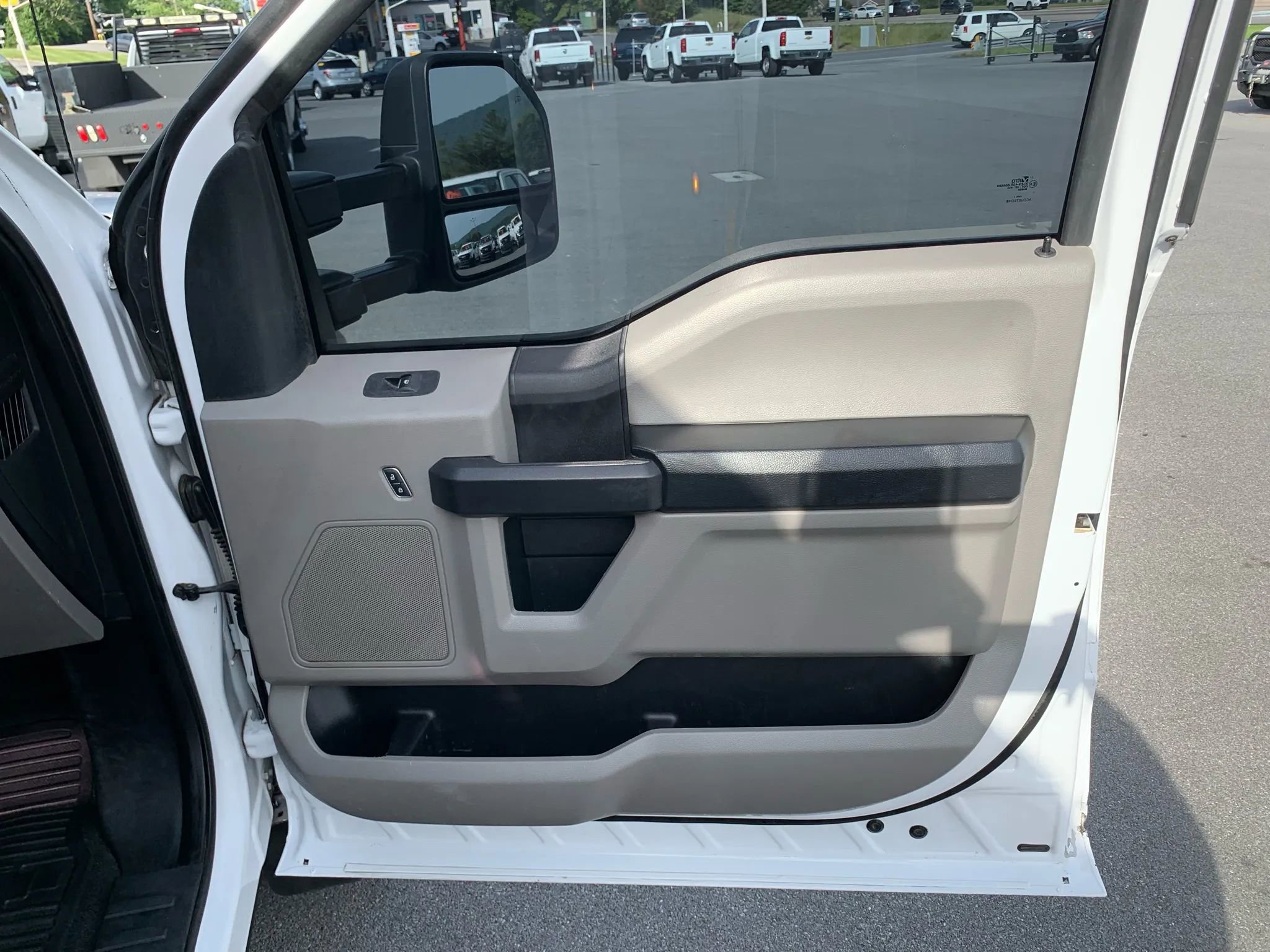 Used 2019 Ford F550 4x4 Regular Cab Super Duty image 20