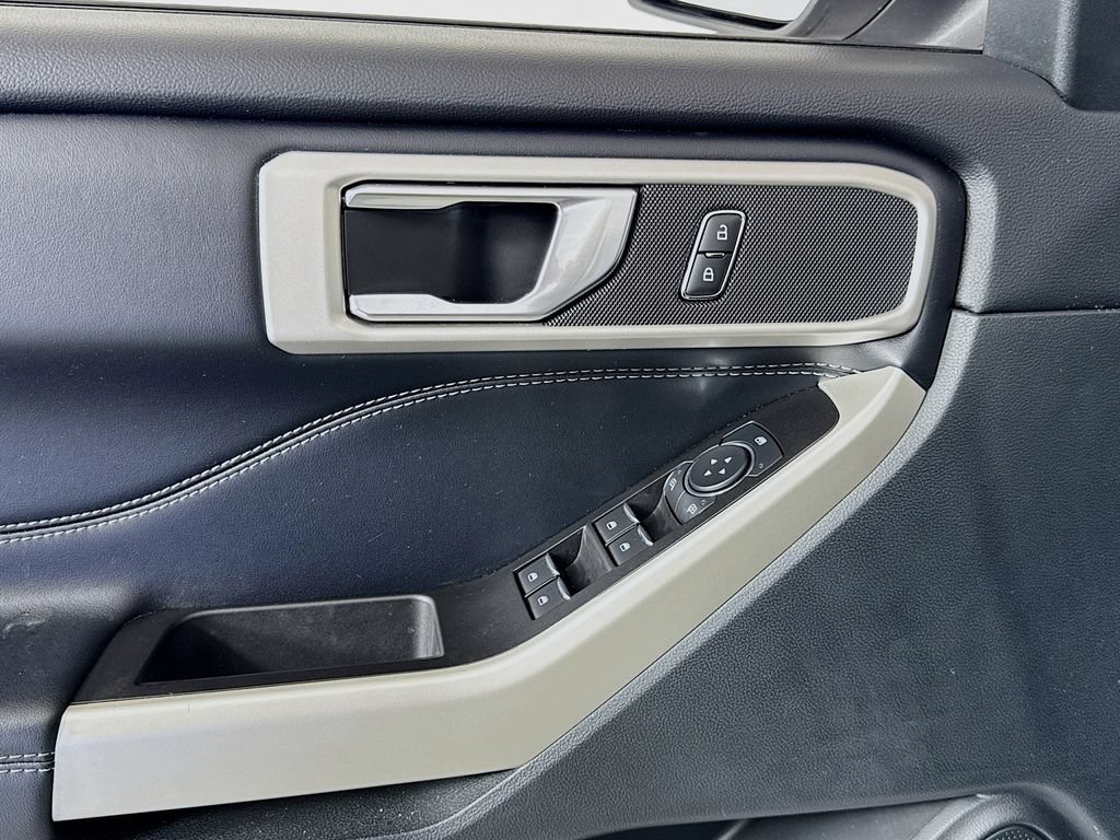 Used 2021 Ford Explorer XLT RWD image 15