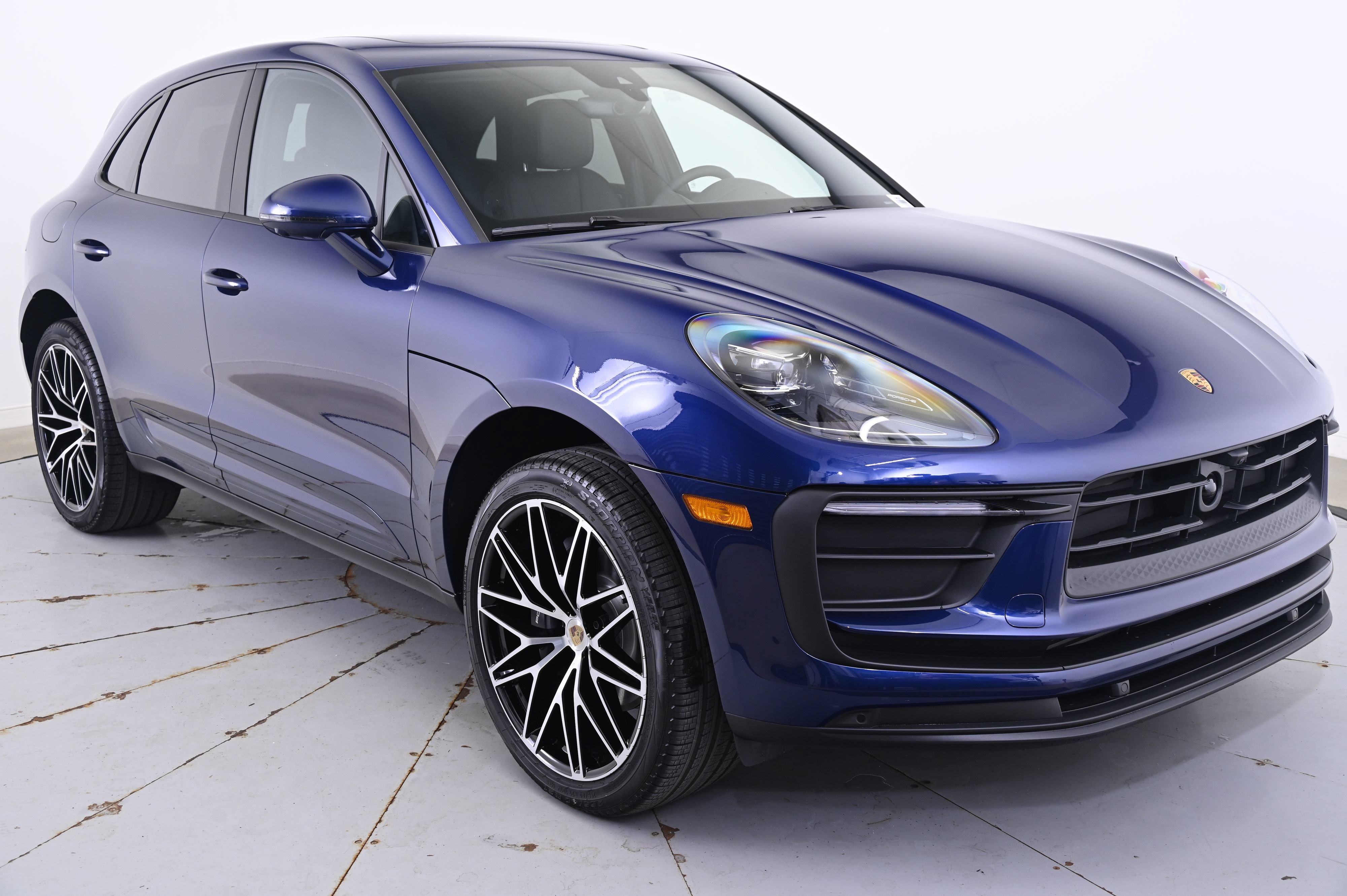 Certified 2026 Porsche Macan AWD/4WD image 9