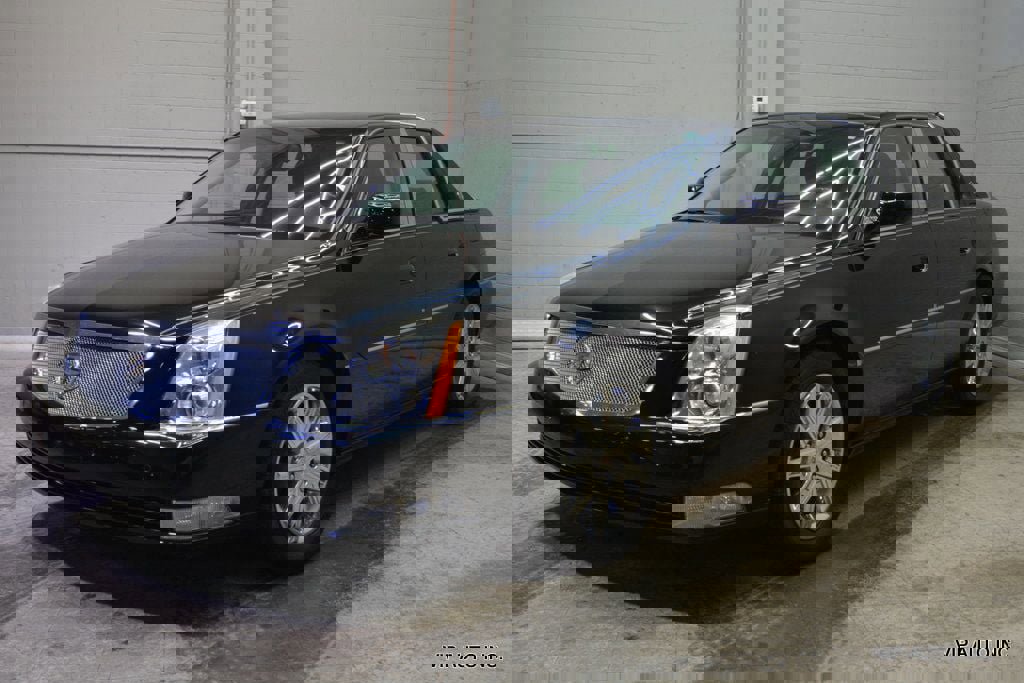 Used 2010 Cadillac DTS Premium w/ Driver Awareness Package image 2