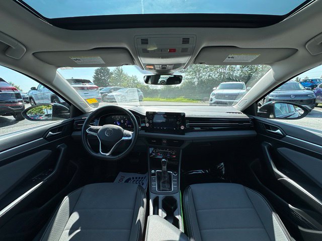 Used 2025 Volkswagen Jetta SE FWD image 13
