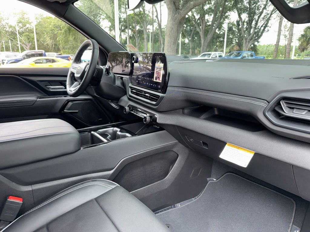 Used 2025 Chevrolet Silverado EV LT AWD/4WD image 28