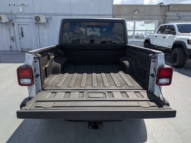 Used 2023 Jeep Gladiator Rubicon w/ Trailer Tow Package AWD/4WD image 12