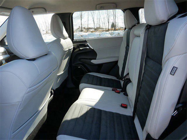 New 2026 Mitsubishi Outlander SE image 5
