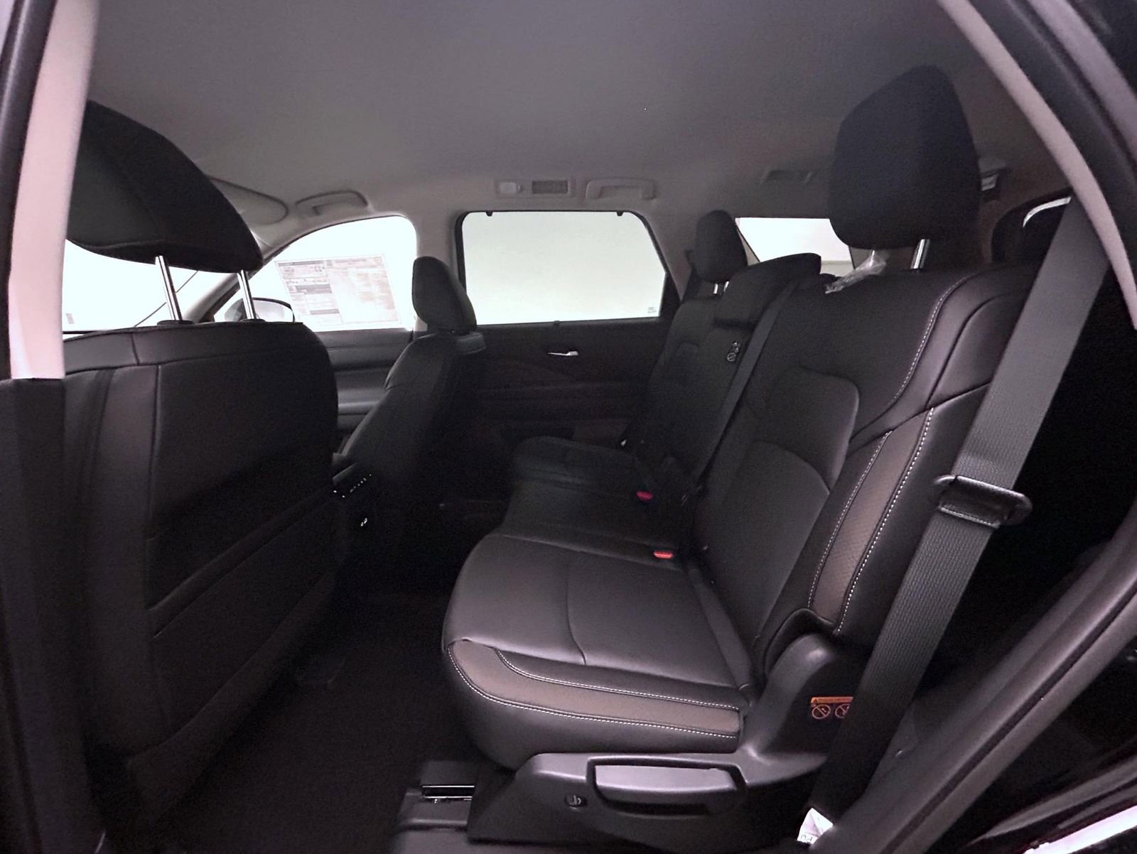 New 2025 Nissan Pathfinder SL w/ Black Appearance Package image 11