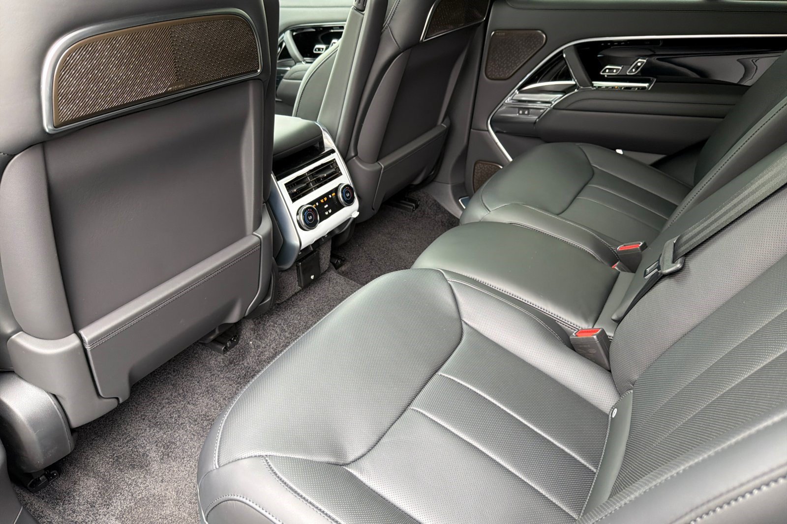 New 2026 Land Rover Range Rover Autobiography AWD/4WD image 26