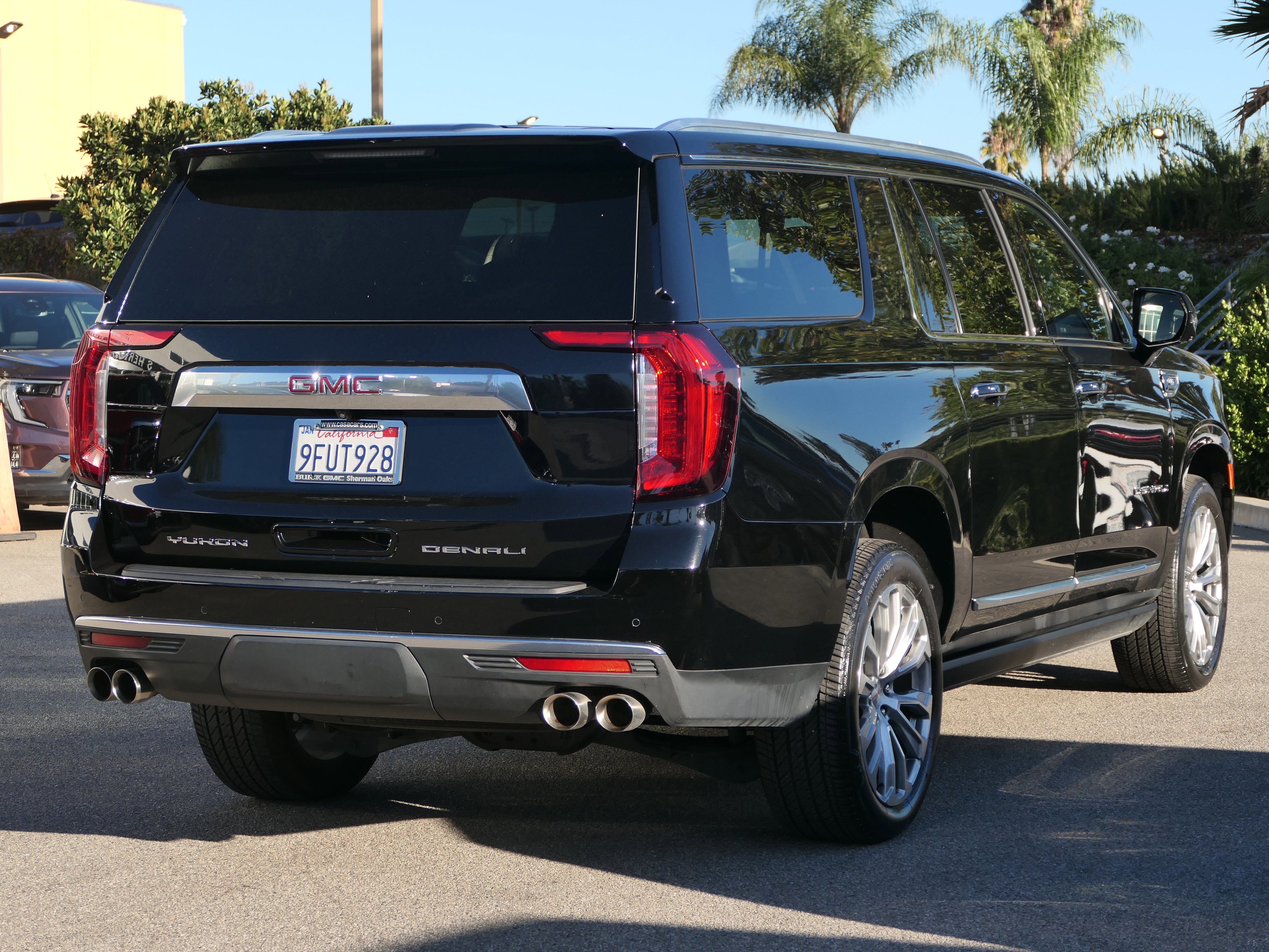 Used 2023 GMC Yukon XL Denali image 4