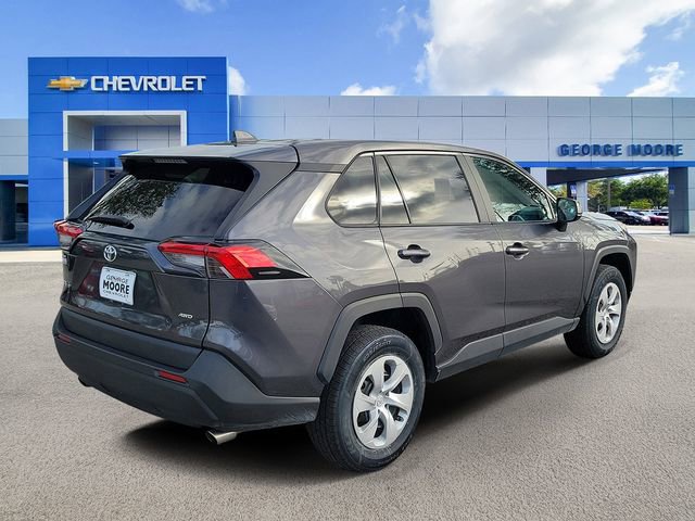 Used 2024 Toyota RAV4 LE AWD/4WD image 4