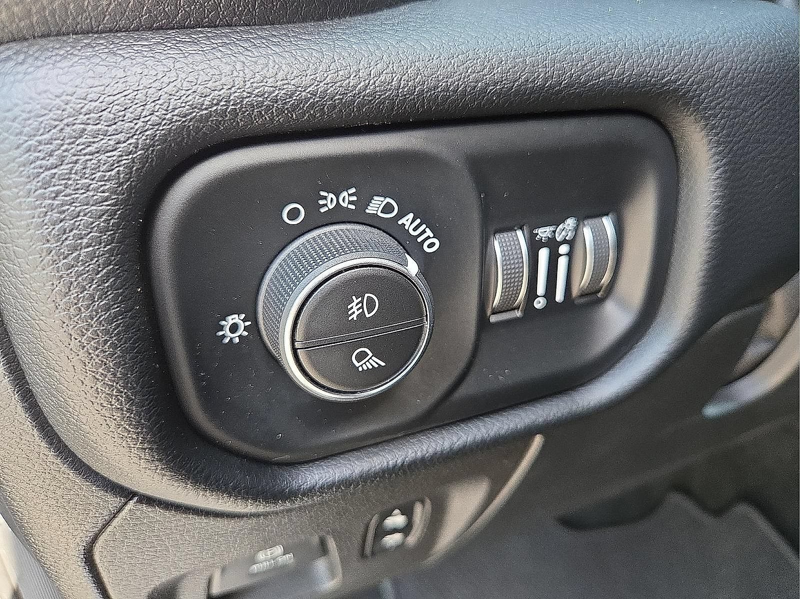 Used 2021 RAM 1500 Laramie AWD/4WD image 11