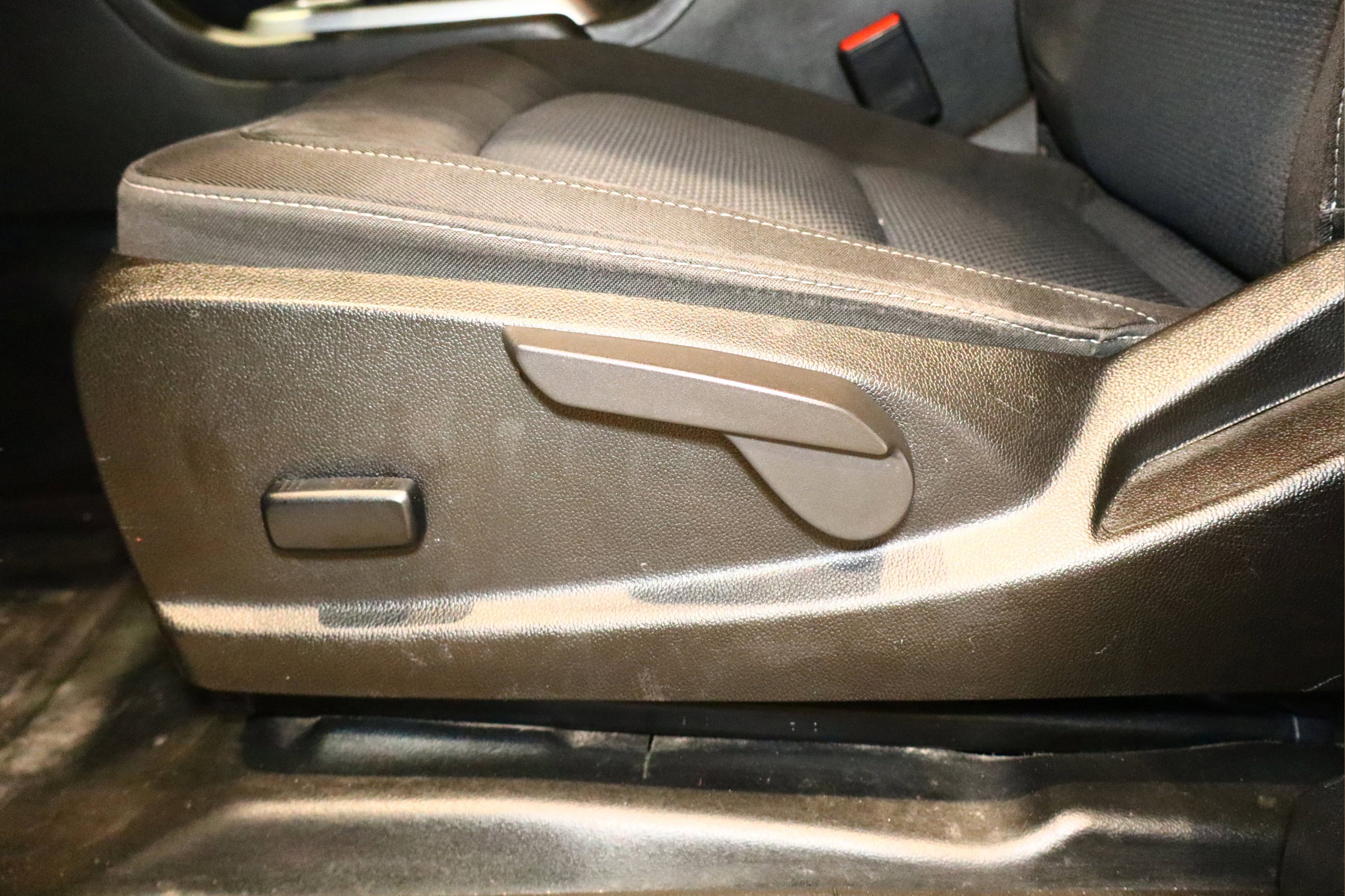 Used 2022 Chevrolet Colorado LT w/ Fleet Safety Package image 19