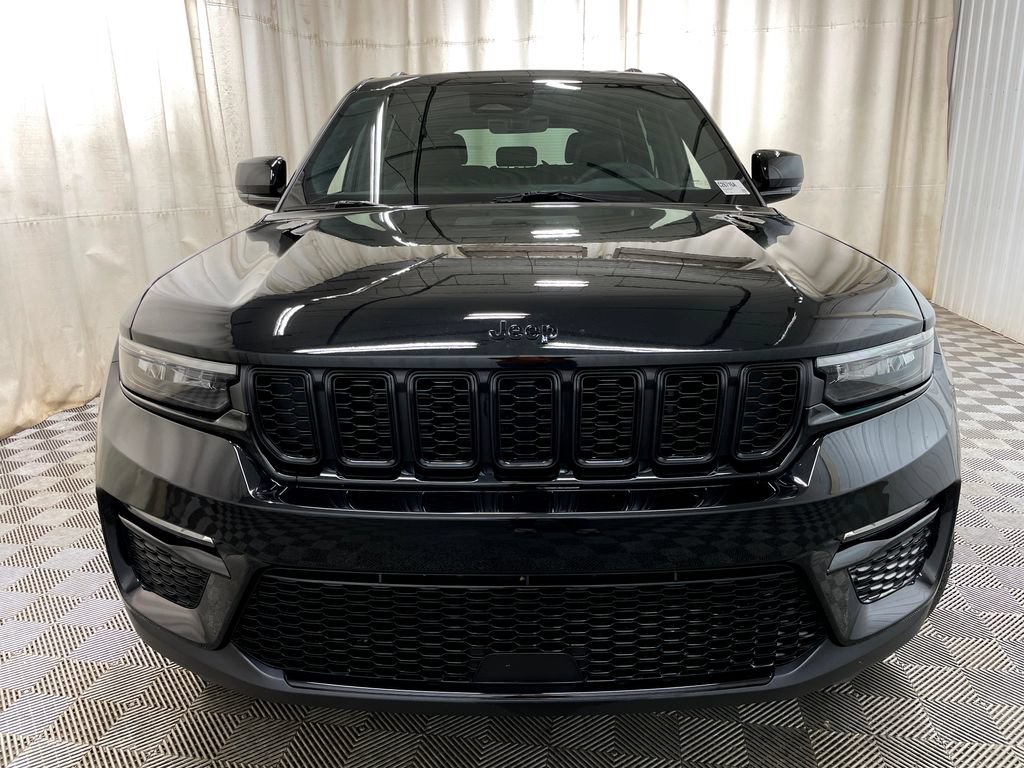 Used 2025 Jeep Grand Cherokee Limited w/ Black Appearance Package AWD/4WD image 18