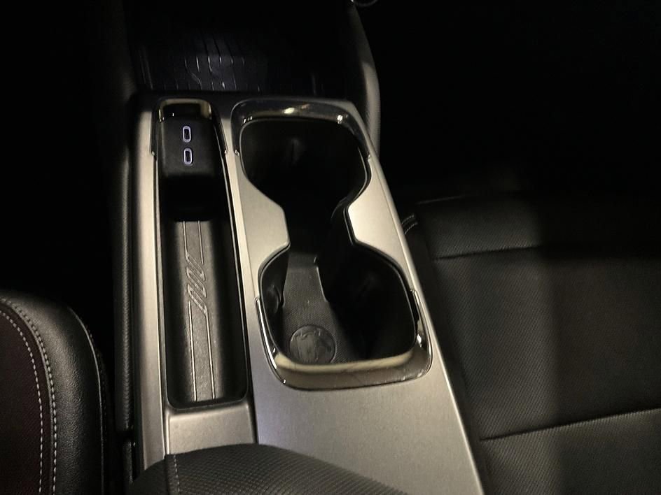 Used 2024 Chevrolet Equinox EV RS FWD image 23