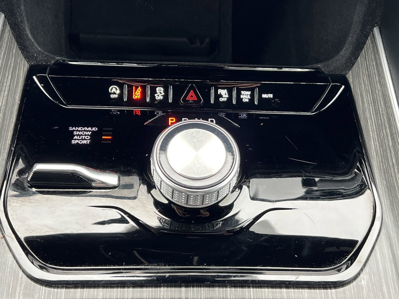 Used 2024 Jeep Wagoneer L Series II w/ Flexible Seating Group image 9