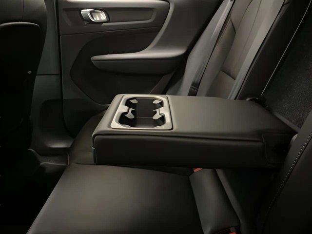 Used 2025 Volvo XC40 B5 Plus image 70