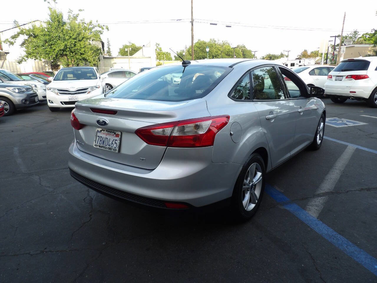 Used 2014 Ford Focus SE FWD image 3