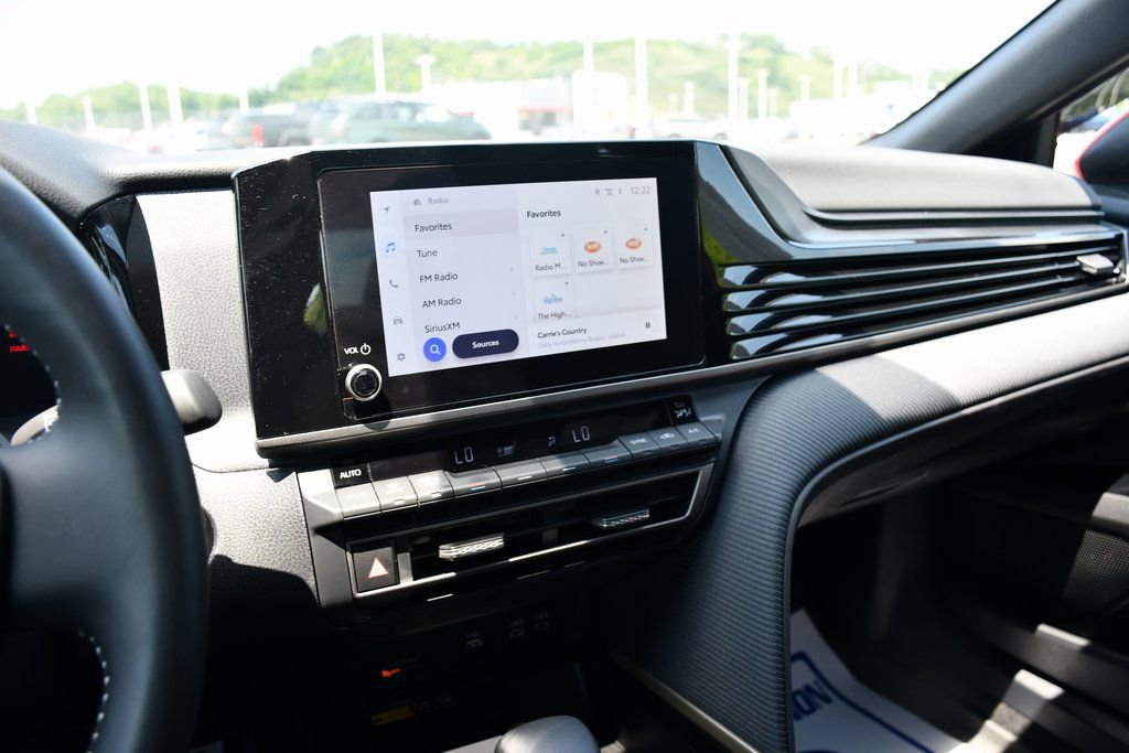 Used 2025 Toyota Camry SE image 14