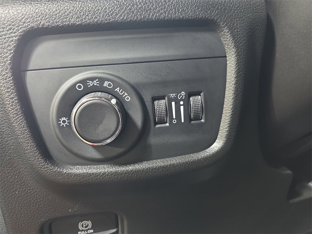 Used 2024 Jeep Grand Cherokee Altitude image 24