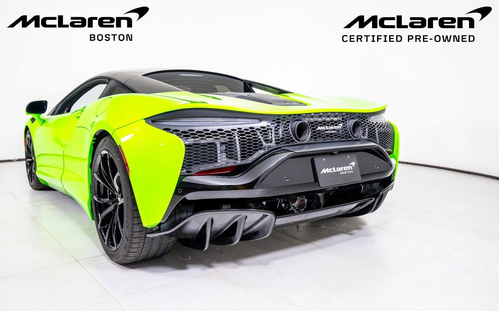 Used 2024 McLaren Artura RWD image 10