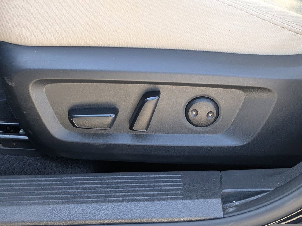 Used 2025 Nissan Rogue SV FWD image 19